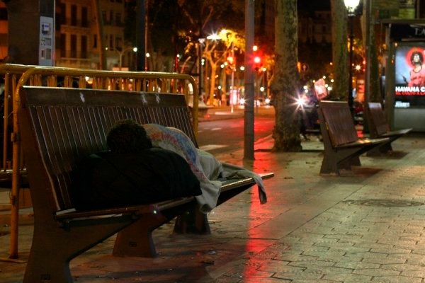 La Fundació Arrels alerta d'una alarmant crescuda del nombre de persones sense llar a Barcelona