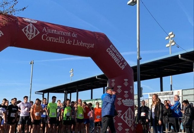 Un miler de persones corren aquest 8-M pels drets de les nenes