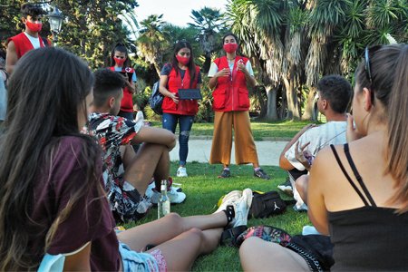 Un miler de joves s'impliquen amb la Creu Roja per conscienciar altres joves sobre la covid-19