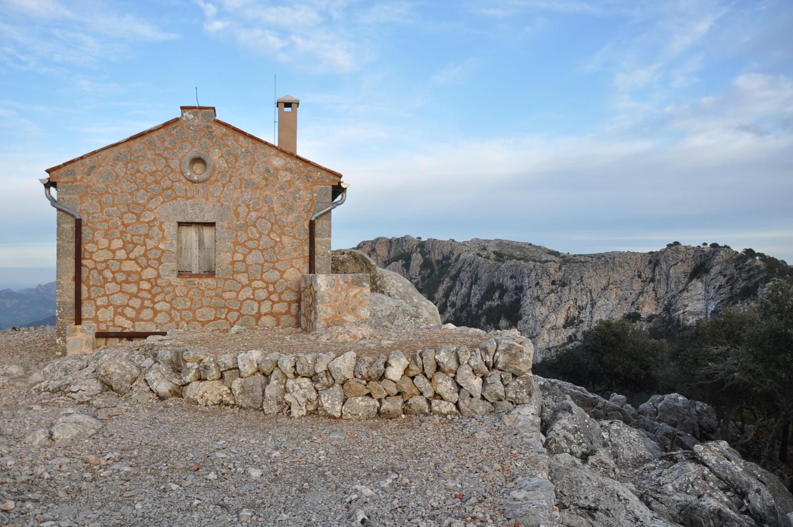 De Valldemossa a Deià pel pla des Pouet i el camí de s’Arxiduc